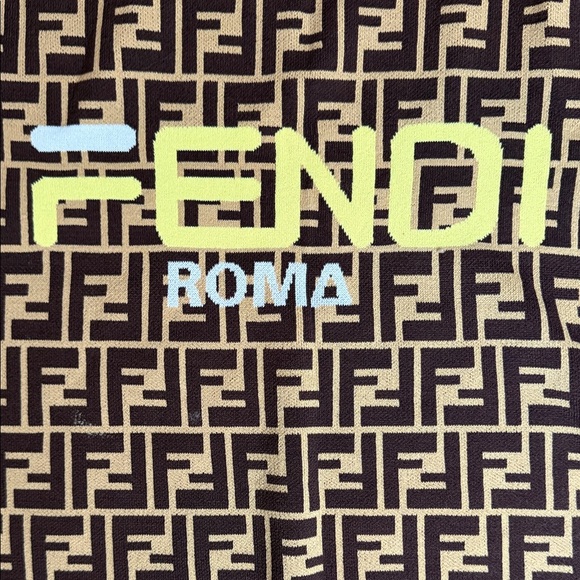 Fendi Authentic Brown and Yellow Logo Crewneck Sweater Women’s size 36 - Picture 3 of 15